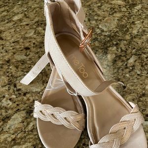 Creamy Peach Wedge NWOT size 7